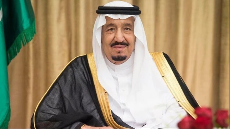 خادم الحرمين الشريفين يعتمد رمز عملة الريال السعودي