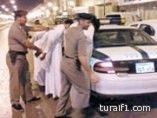 شباب طائشون يعتدون بطريقة عشوائية على المارة وسيارات المقيمين بطريف